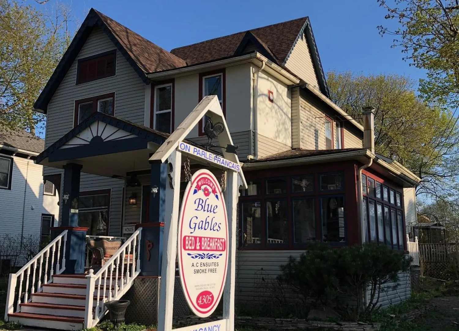 Blue Gables Bed And Breakfast Niagara Falls Bed & Breakfast