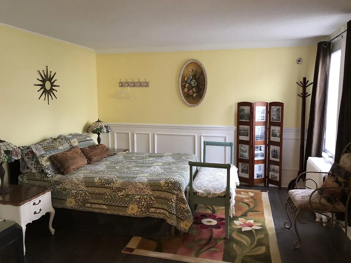 Blue Gables Bed And Breakfast Niagara Falls Canada