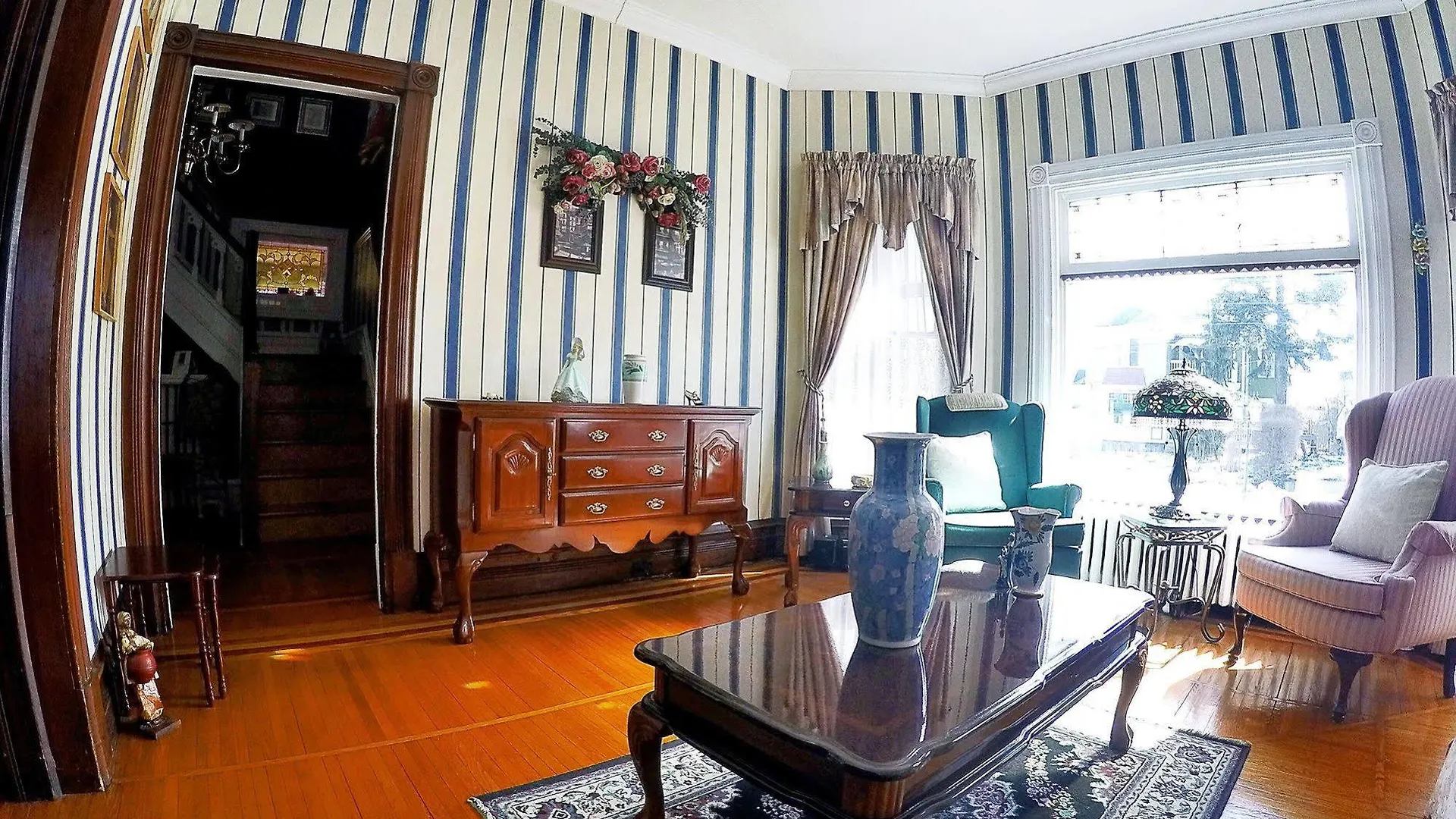 Blue Gables Bed And Breakfast Niagara Falls Canada