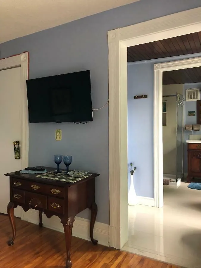 *** Bed & Breakfast Blue Gables Bed And Breakfast Niagara Falls Canada