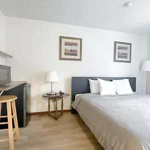 Inn Commons ***