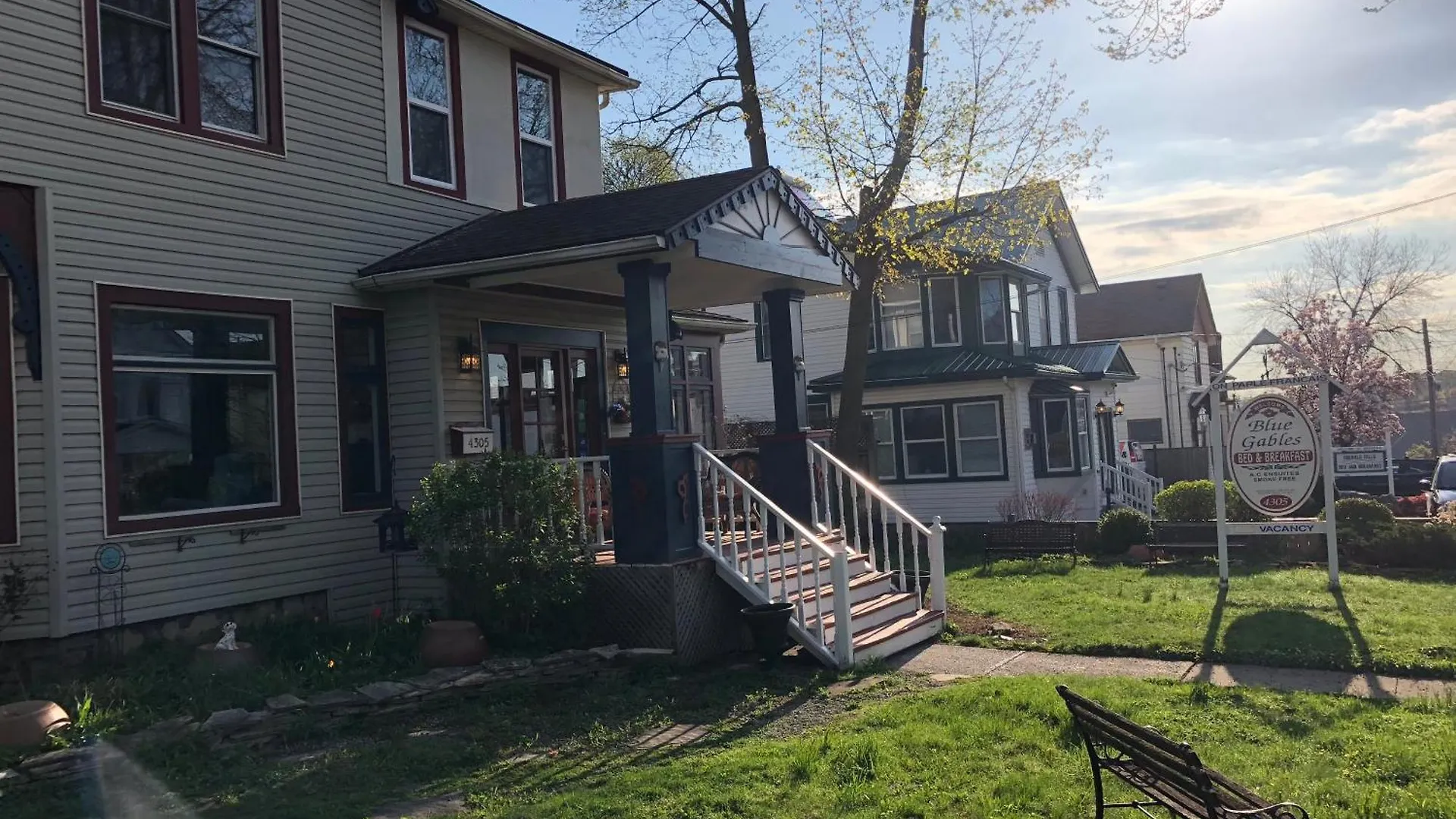 *** Bed & Breakfast Blue Gables Bed And Breakfast Niagara Falls Canada