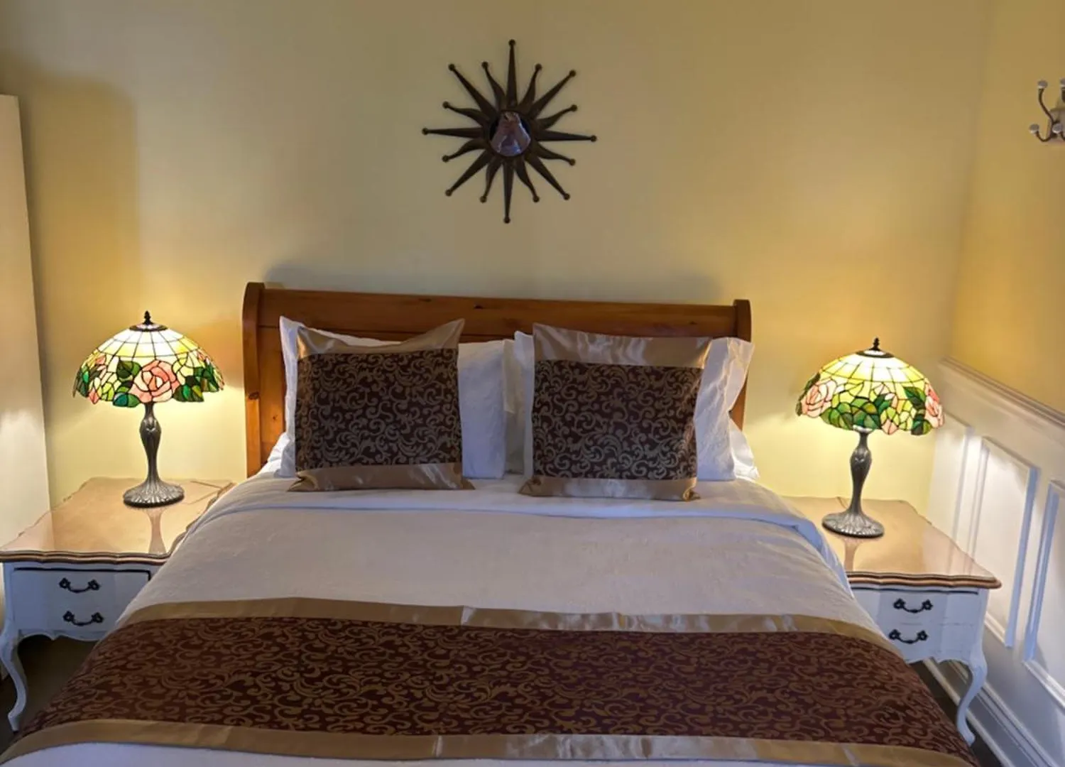 Blue Gables Bed And Breakfast Niagara Falls