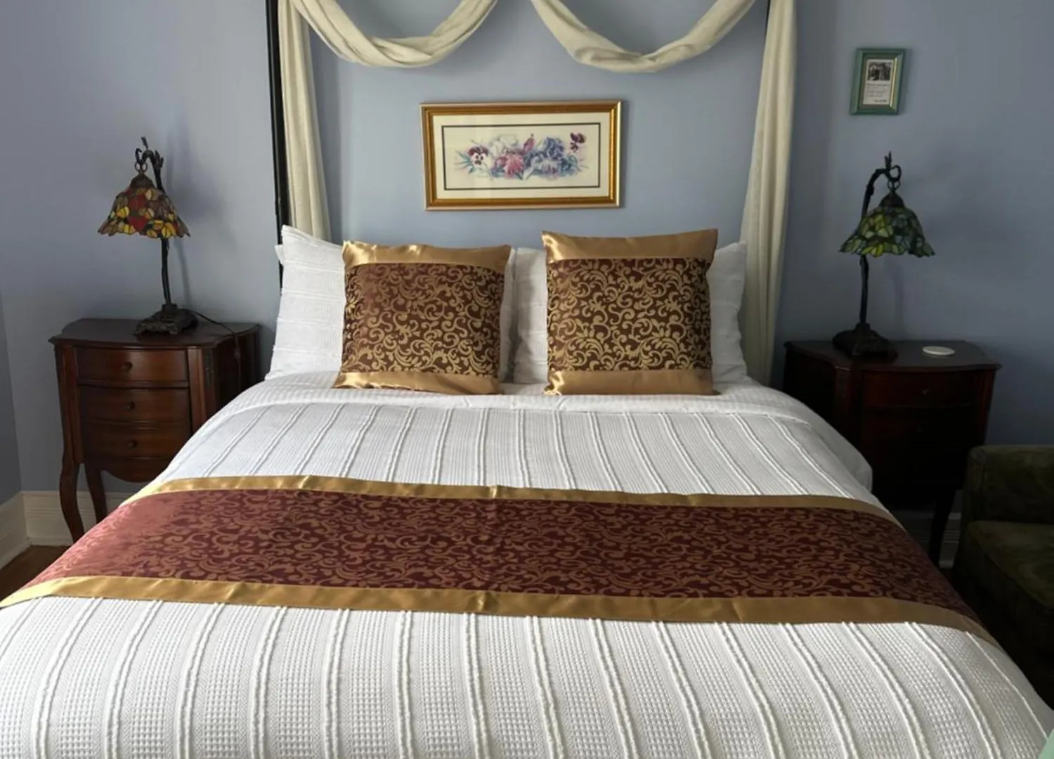Blue Gables Bed And Breakfast Niagara Falls Bed & Breakfast