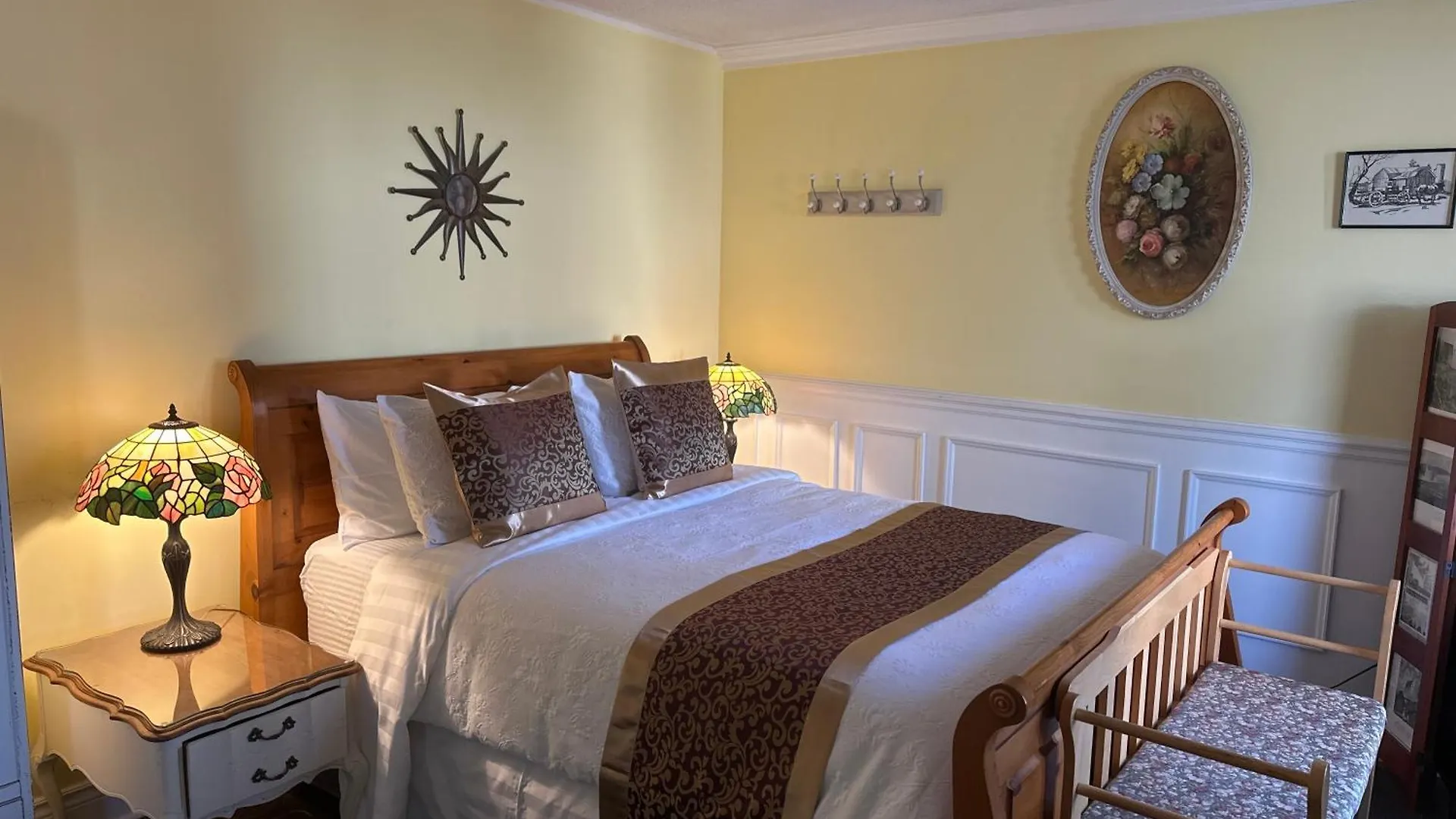Bed & Breakfast Blue Gables Bed And Breakfast Niagara Falls