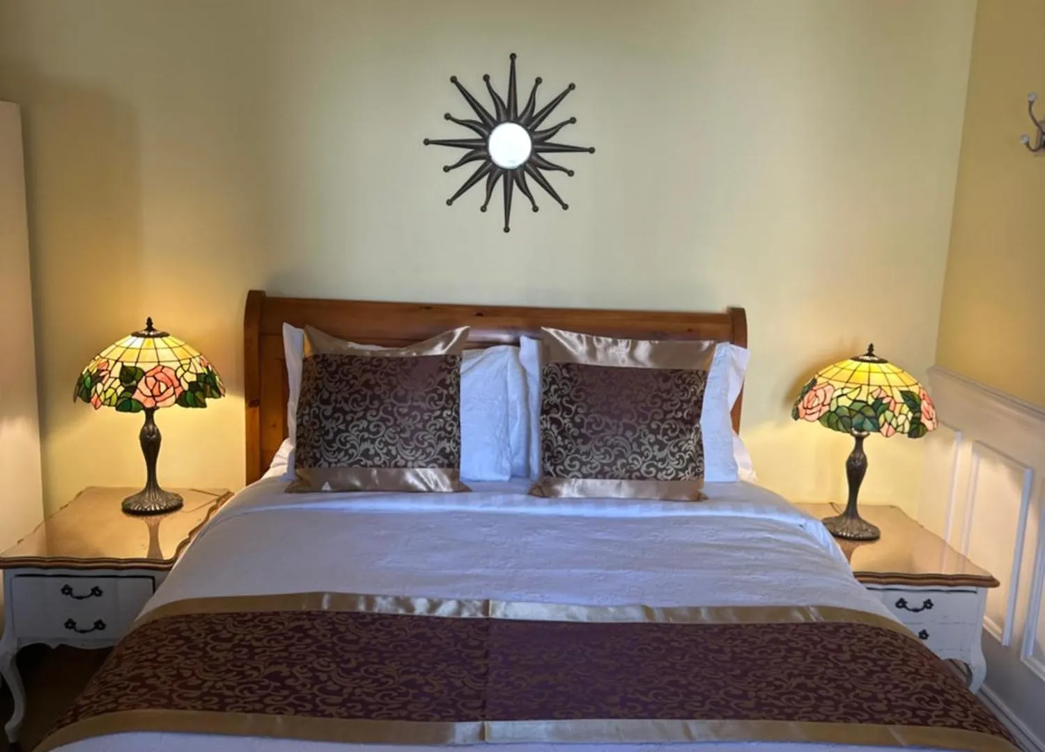 Blue Gables Bed And Breakfast Niagara Falls Canada