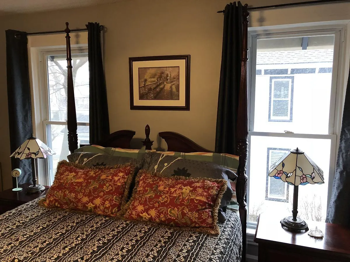 *** Bed & Breakfast Blue Gables Bed And Breakfast Niagara Falls Canada