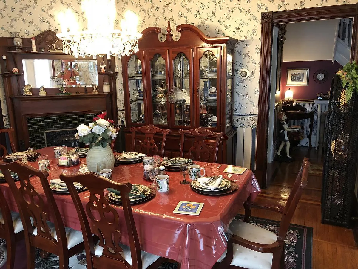 Blue Gables Bed And Breakfast Niagara Falls