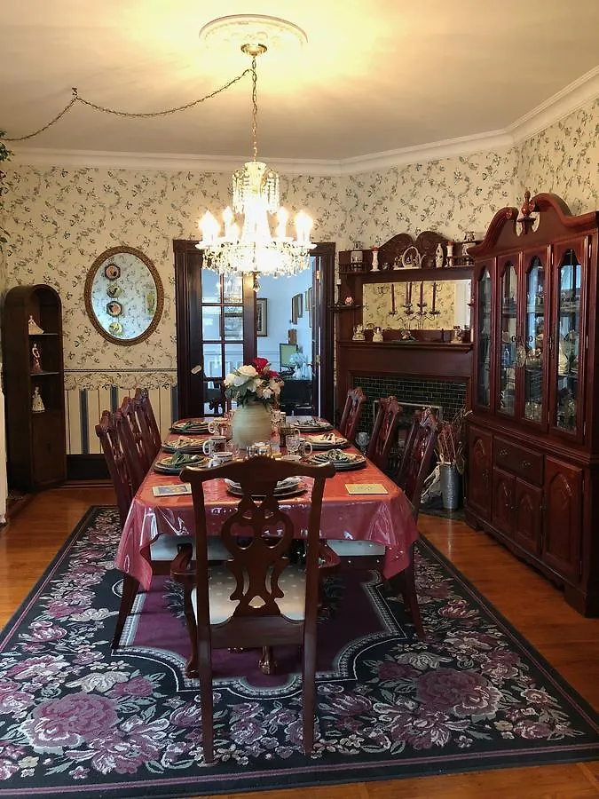 Blue Gables Bed And Breakfast Niagara Falls Bed & Breakfast