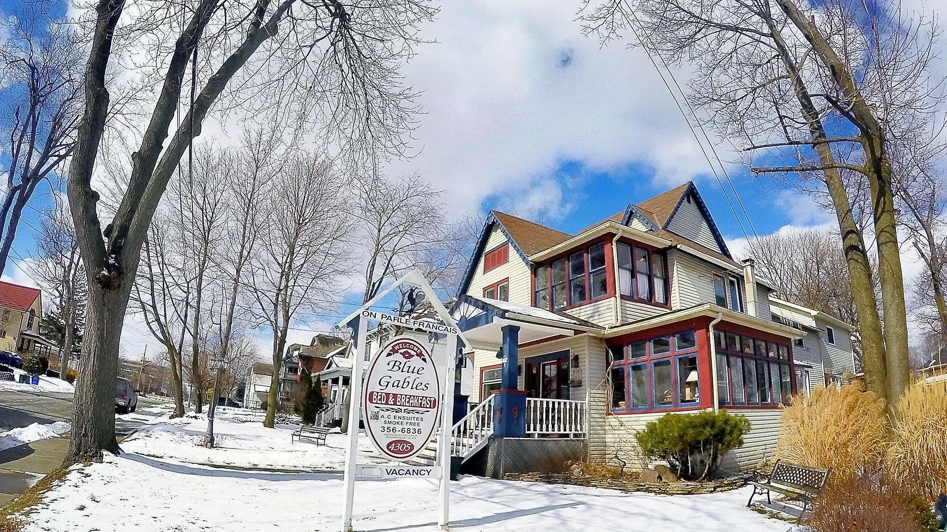 Blue Gables Bed And Breakfast Niagara Falls Bed & Breakfast