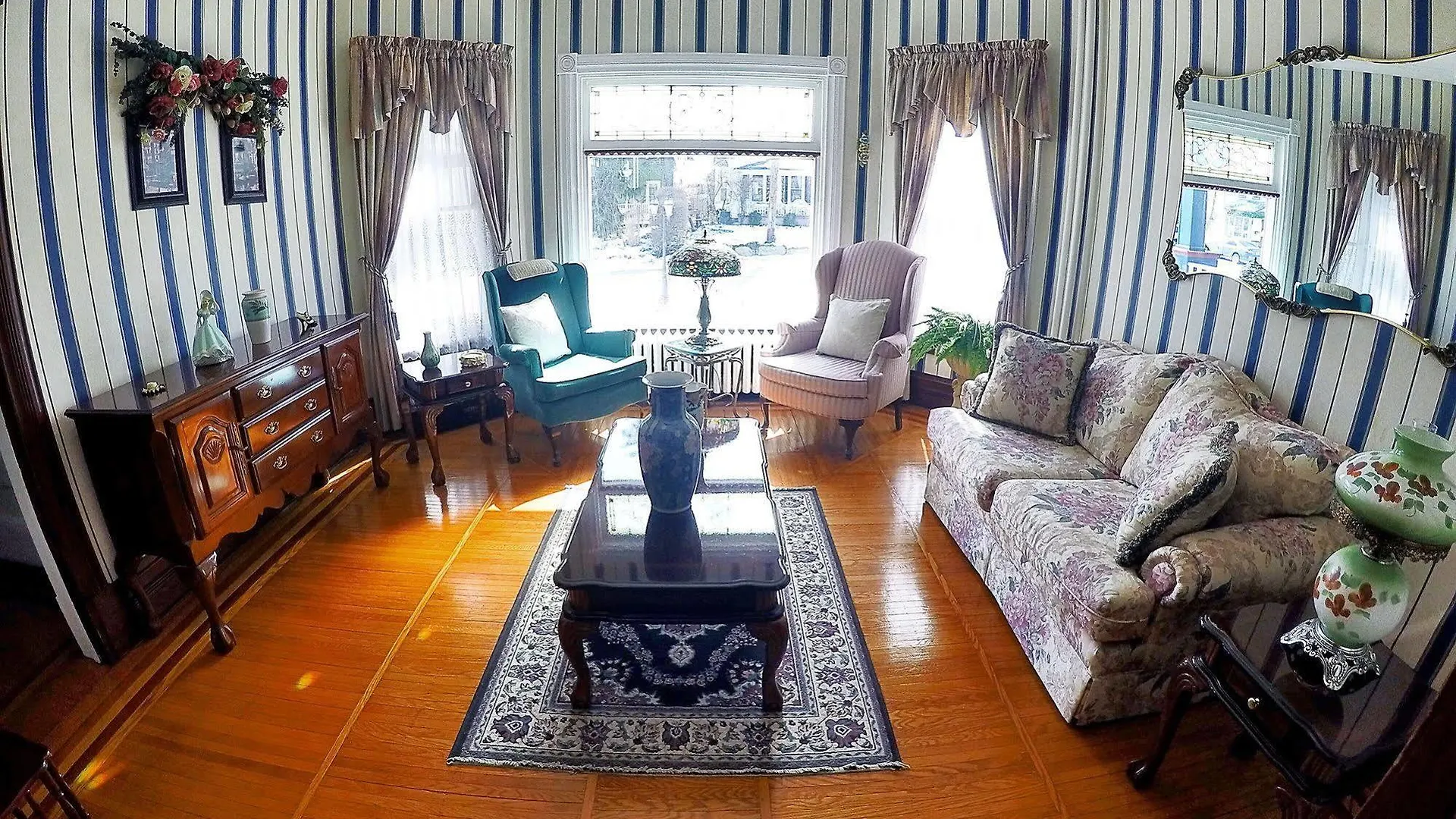 Bed & Breakfast Blue Gables Bed And Breakfast Niagara Falls
