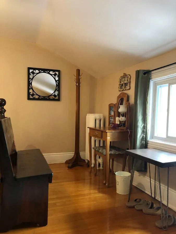 *** Bed & Breakfast Blue Gables Bed And Breakfast Niagara Falls Canada