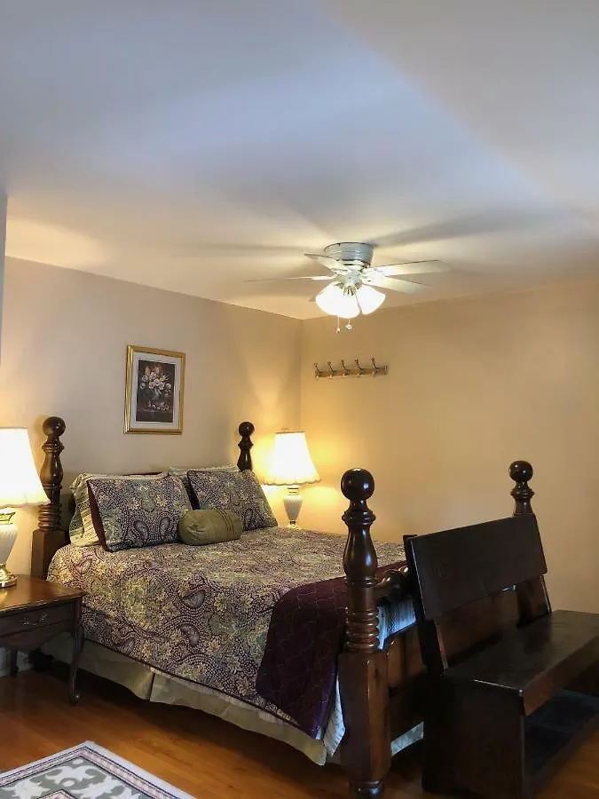 Blue Gables Bed And Breakfast Niagara Falls